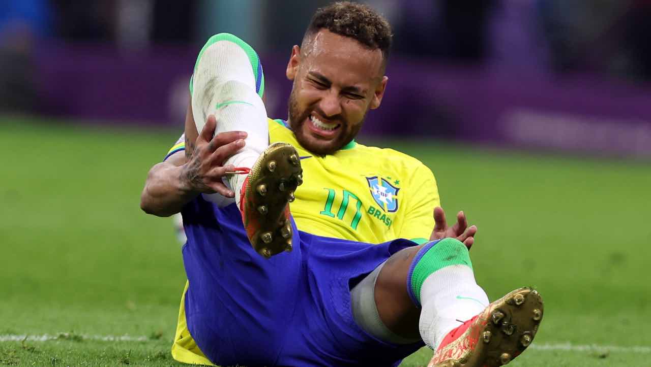 Neymar salute