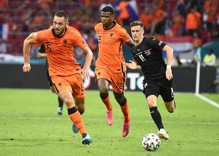 Stefan de Vrij e Denzel Dumfries